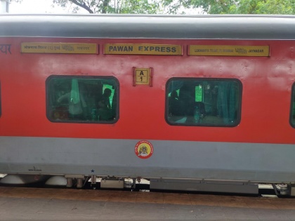Pawan express runs for 10 km with broken wheel in Bihar | Pawan express runs for 10 km with broken wheel in Bihar