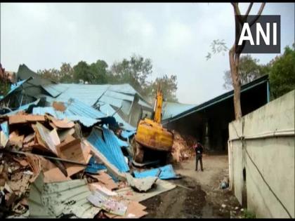 Chips manufacturing unit demolished as part of anti-adulteration drive in MP's Indore | Chips manufacturing unit demolished as part of anti-adulteration drive in MP's Indore Chips manufacturing unit demolished as part of anti-adulteration drive in MP's Indore | Chips manufacturing unit demolished as part of anti-adulteration drive in MP's Indore