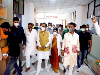 Madhya Pradesh Health Minister inspects Aurobindo Hospital's COVID-19 care centre in Indore | Madhya Pradesh Health Minister inspects Aurobindo Hospital's COVID-19 care centre in Indore