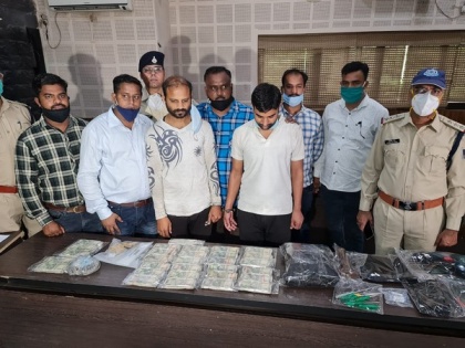 Two held for looting cash from ATMs in two separate incidents in Indore | Two held for looting cash from ATMs in two separate incidents in Indore