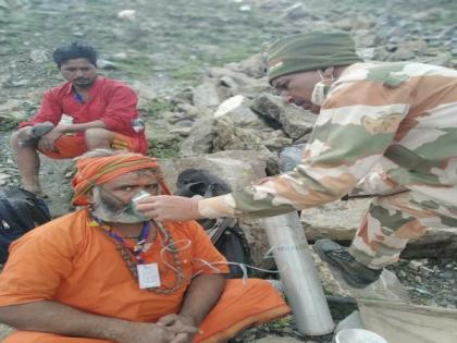 J-K: ITBP personnel administer oxygen to over 100 Amarnath pilgrims since June 30 | J-K: ITBP personnel administer oxygen to over 100 Amarnath pilgrims since June 30