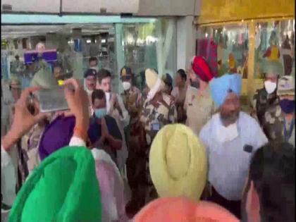 Delhi CM Arvind Kejriwal, AAP leader Raghav Chadha arrive at Amritsar airport in Punjab | Delhi CM Arvind Kejriwal, AAP leader Raghav Chadha arrive at Amritsar airport in Punjab