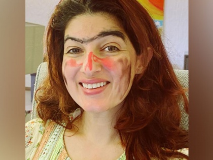Twinkle Khanna gets makeover from Nitara, says she has no future as make-up artist | Twinkle Khanna gets makeover from Nitara, says she has no future as make-up artist