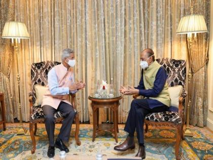 EAM Jaishankar meets former Mauritius PM Ramgoolam after his recovery from COVID-19 | EAM Jaishankar meets former Mauritius PM Ramgoolam after his recovery from COVID-19 EAM Jaishankar meets former Mauritius PM Ramgoolam after his recovery from COVID-19 | EAM Jaishankar meets former Mauritius PM Ramgoolam after his recovery from COVID-19