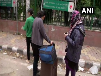 Jamia students leave campus with luggage as varsity closes down till Jan 5 | Jamia students leave campus with luggage as varsity closes down till Jan 5