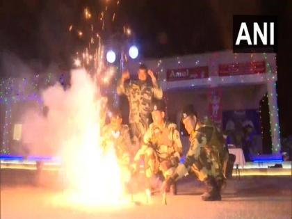 Jawans deployed at borders celebrate Diwali | Jawans deployed at borders celebrate Diwali Jawans deployed at borders celebrate Diwali | Jawans deployed at borders celebrate Diwali