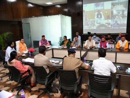 Char Dham Yatra should convey message of Atithi Devo Bhava: CM Dhami to officials | Char Dham Yatra should convey message of Atithi Devo Bhava: CM Dhami to officials