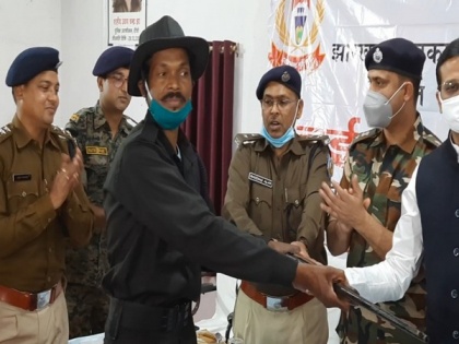Wanted Naxal surrenders in Jharkhand's Ranchi | Wanted Naxal surrenders in Jharkhand's Ranchi
