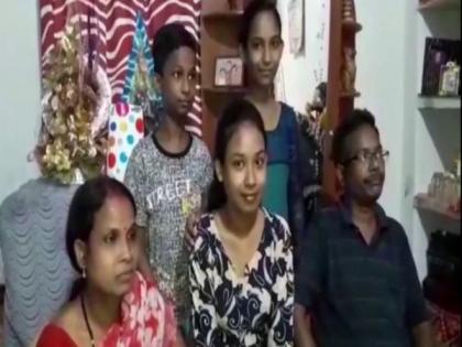Daughter of tailor father, domestic help mother tops JAC arts stream Class XII exams | Daughter of tailor father, domestic help mother tops JAC arts stream Class XII exams