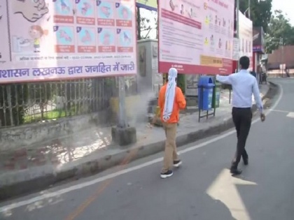 COVID-19: Lucknow Municipal Corporation sanitises roads, public places and residential areas | COVID-19: Lucknow Municipal Corporation sanitises roads, public places and residential areas