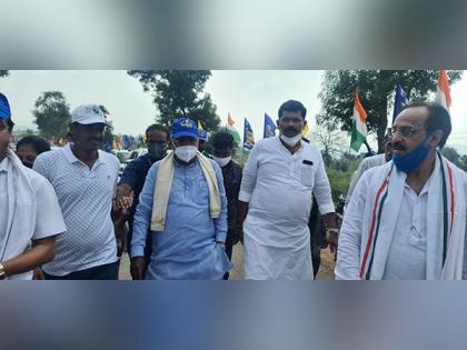 Siddaramaiah falls sick during Congress' padayatra for expediting Mekedatu project, returns to Bengaluru | Siddaramaiah falls sick during Congress' padayatra for expediting Mekedatu project, returns to Bengaluru