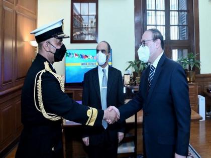Shringla meets Oman's Navy Commander, discusses bilateral defence cooperation | Shringla meets Oman's Navy Commander, discusses bilateral defence cooperation