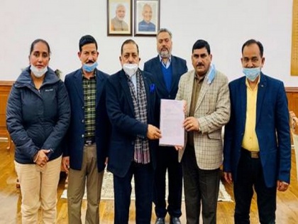 West Pakistan Refugees from J-K meets Jitendra Singh, thank PM Modi for granting them citizenship rights | West Pakistan Refugees from J-K meets Jitendra Singh, thank PM Modi for granting them citizenship rights