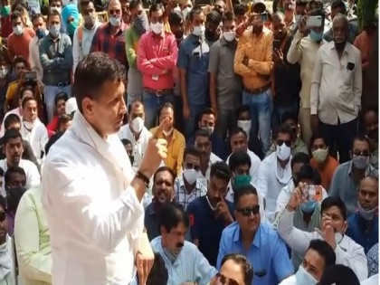 Case against Jitu Patwari, other Congress leaders for flouting COVID-19 norms | Case against Jitu Patwari, other Congress leaders for flouting COVID-19 norms
