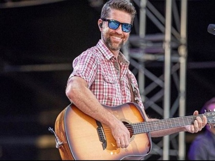 Josh Turner in grief after road accident of his crew | Josh Turner in grief after road accident of his crew