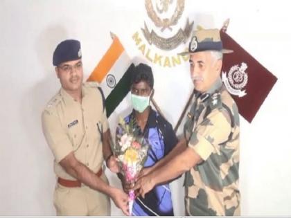 8 Naxals surrender to Malkangiri police | 8 Naxals surrender to Malkangiri police 8 Naxals surrender to Malkangiri police | 8 Naxals surrender to Malkangiri police