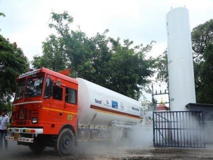 Oxygen tanker covering 2670 km from Bengal reaches Kochi | Oxygen tanker covering 2670 km from Bengal reaches Kochi