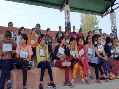 Over 400 girls take part in recruitment drive for J-K Police in Kathua | Over 400 girls take part in recruitment drive for J-K Police in Kathua