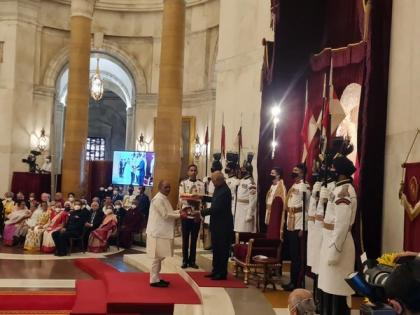 President confers Padma award on former BJP leader late Kalyan Singh | President confers Padma award on former BJP leader late Kalyan Singh