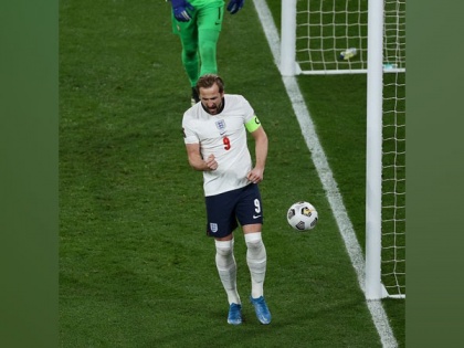 Kane becomes England's all-time leading penalty scorer with Poland spot kick | Kane becomes England's all-time leading penalty scorer with Poland spot kick
