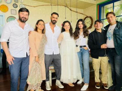 Kangana Ranaut shares glimpses of her New Year brunch party | Kangana Ranaut shares glimpses of her New Year brunch party Kangana Ranaut shares glimpses of her New Year brunch party | Kangana Ranaut shares glimpses of her New Year brunch party