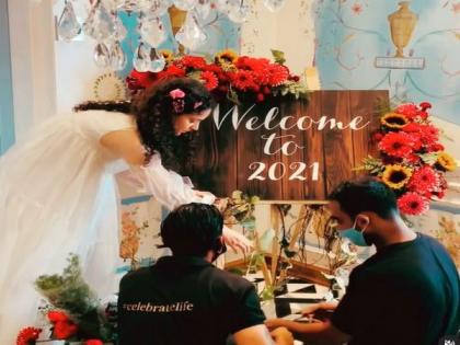 Kangana Ranaut hosts New Year party for her 'Dhaakad' team | Kangana Ranaut hosts New Year party for her 'Dhaakad' team Kangana Ranaut hosts New Year party for her 'Dhaakad' team | Kangana Ranaut hosts New Year party for her 'Dhaakad' team