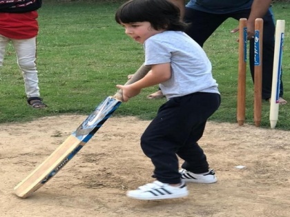 Any place in the IPL? Kareena Kapoor Khan shares an adorable picture of Taimur with a bat | Any place in the IPL? Kareena Kapoor Khan shares an adorable picture of Taimur with a bat
