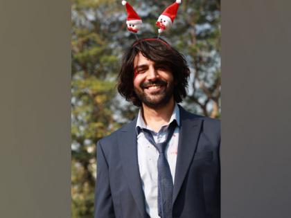 Kartik Aaryan's 'Dhamaka- Daar' Christmas wish for fans | Kartik Aaryan's 'Dhamaka- Daar' Christmas wish for fans Kartik Aaryan's 'Dhamaka- Daar' Christmas wish for fans | Kartik Aaryan's 'Dhamaka- Daar' Christmas wish for fans