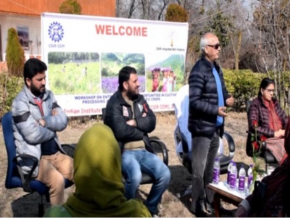 CSIR-IIIM organizes holds entrepreneurship training in cultivation of aroma cash crops in Pulwama, south Kashmir | CSIR-IIIM organizes holds entrepreneurship training in cultivation of aroma cash crops in Pulwama, south Kashmir