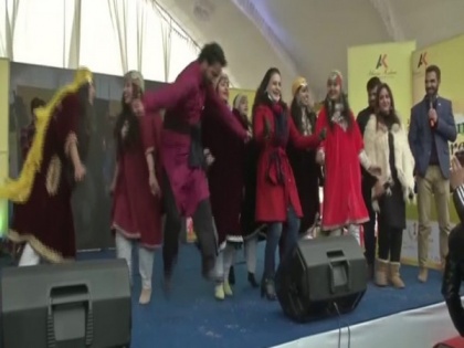 Army organises cultural event Jashn-e-Baramulla, actor Ameesha Patel takes part | Army organises cultural event Jashn-e-Baramulla, actor Ameesha Patel takes part