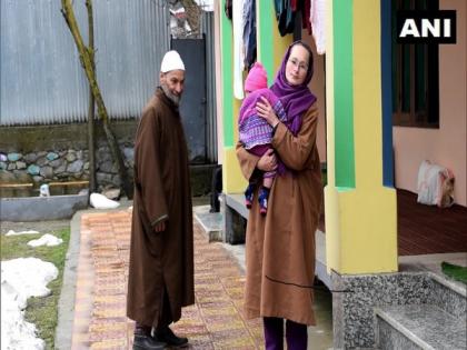 J-K: Ukrainian married to Kashmiri appeals to PM Modi to help her country | J-K: Ukrainian married to Kashmiri appeals to PM Modi to help her country