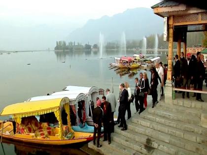 Batch of 25 envoys reaches Kashmir to witness ground situation | Batch of 25 envoys reaches Kashmir to witness ground situation Batch of 25 envoys reaches Kashmir to witness ground situation | Batch of 25 envoys reaches Kashmir to witness ground situation