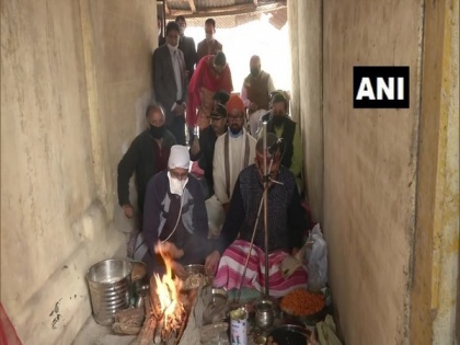 Kashmiri Pandits perform puja in Srinagar temples on Navreh | Kashmiri Pandits perform puja in Srinagar temples on Navreh