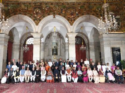 Padma Awardees get clicked with President Kovind, VP Naidu, PM Modi | Padma Awardees get clicked with President Kovind, VP Naidu, PM Modi