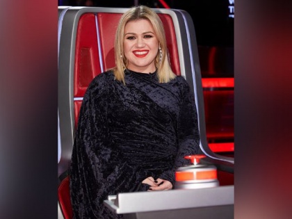 Kelly Clarkson responds after Twitter user says her marriage 'didn't work' due to her busy schedule | Kelly Clarkson responds after Twitter user says her marriage 'didn't work' due to her busy schedule