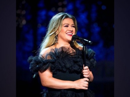 Kelly Clarkson drops melodic holiday single 'Christmas Isn't Canceled (Just You)' | Kelly Clarkson drops melodic holiday single 'Christmas Isn't Canceled (Just You)'