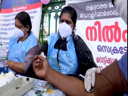 Kerala: Protesting doctors provide free check-ups to people | Kerala: Protesting doctors provide free check-ups to people
