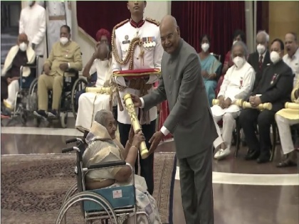 90-year-old Jaswantiben Jamnadas Popat conferred with Padma Shri award | 90-year-old Jaswantiben Jamnadas Popat conferred with Padma Shri award