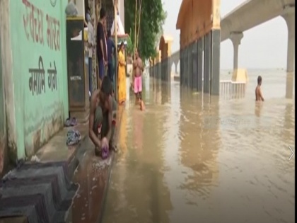 Ganga rises above danger level in Patna, ghats submerged | Ganga rises above danger level in Patna, ghats submerged
