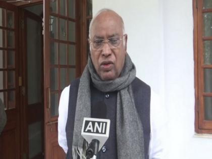 Govt should resolve Hijab controversy, Opposition parties should not use it for political gains: Mallikarjun Kharge | Govt should resolve Hijab controversy, Opposition parties should not use it for political gains: Mallikarjun Kharge Govt should resolve Hijab controversy, Opposition parties should not use it for political gains: Mallikarjun Kharge | Govt should resolve Hijab controversy, Opposition parties should not use it for political gains: Mallikarjun Kharge