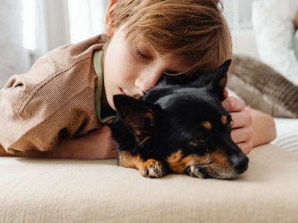 Kids who sleep with their pets still get a good night's rest! | Kids who sleep with their pets still get a good night's rest!
