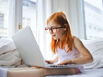 Study finds screen time linked to risk of myopia in young people | Study finds screen time linked to risk of myopia in young people