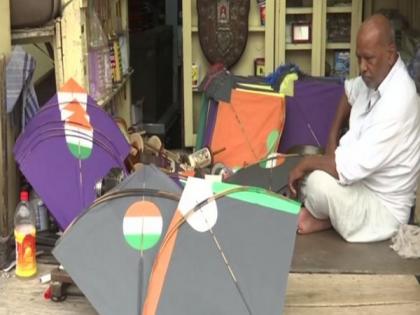 Demand of tricolour kites surges in Lucknow ahead of Independence Day | Demand of tricolour kites surges in Lucknow ahead of Independence Day