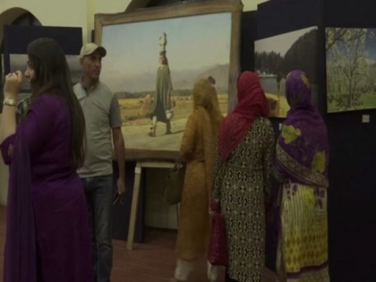 Photography exhibition in Srinagar receives overwhelming response from youths | Photography exhibition in Srinagar receives overwhelming response from youths