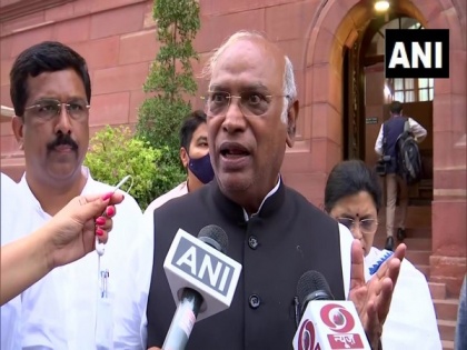 Kharge urges PM Modi to convene all party meeting to discuss COVID-19 situation | Kharge urges PM Modi to convene all party meeting to discuss COVID-19 situation