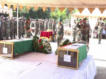 Patnitop helicopter crash: Wreath laying ceremony held for two army jawans at Udhampur hospital | Patnitop helicopter crash: Wreath laying ceremony held for two army jawans at Udhampur hospital