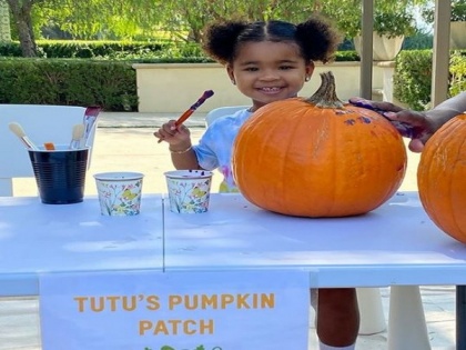 Khloe Kardashian, Tristan Thompson enjoy pumpkin party with daughter True | Khloe Kardashian, Tristan Thompson enjoy pumpkin party with daughter True