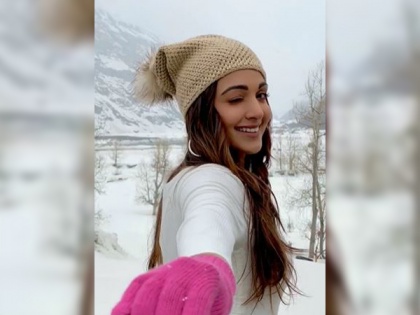 Kiara Advani treats fans to boomerang shot in snow-capped mountains | Kiara Advani treats fans to boomerang shot in snow-capped mountains