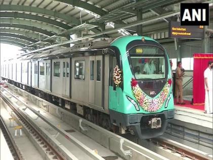 Commuters allowed to carry cycles inside Kochi Metro | Commuters allowed to carry cycles inside Kochi Metro