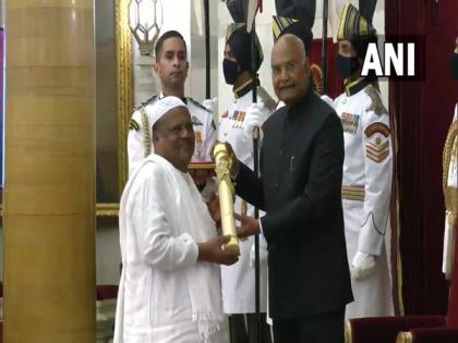 Karnataka's Abdul Khader Nadakattin receives Padma Shri award for contribution to agriculture | Karnataka's Abdul Khader Nadakattin receives Padma Shri award for contribution to agriculture
